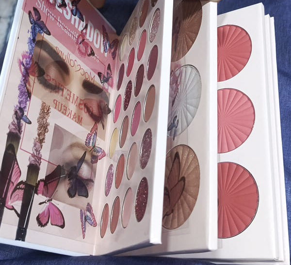 Mocallure 4 In 1 Eyeshadow Palette Book